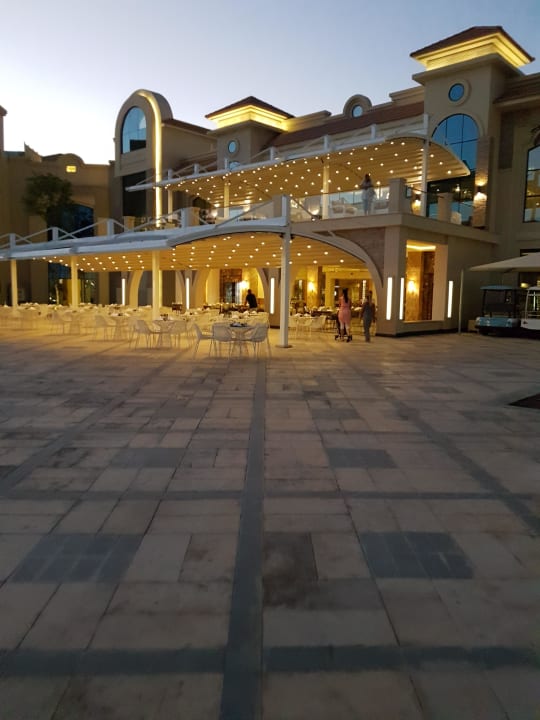 Restaurant und Weg zur Lobby  Pickalbatros White Beach Resort - Hurghada