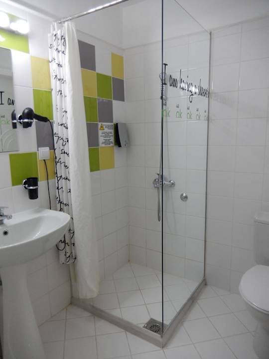 Hotel OK, Zimmer Nr. 215, Bad ibis Styles Skopje