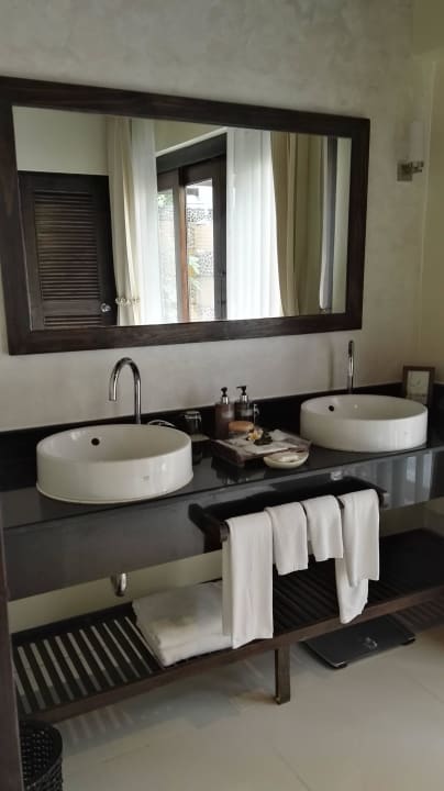 Großzügiges Bad Bandara Spa Resort & Pool Villas, Samui