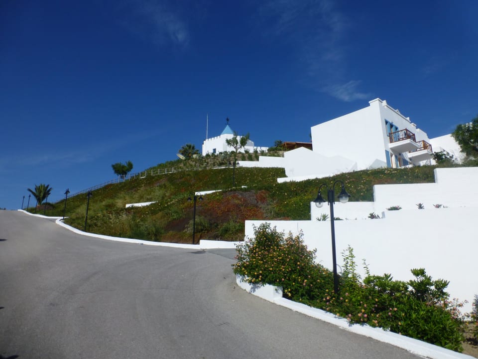 Aufstieg zu den oberen Reihen Lagas Aegean Village