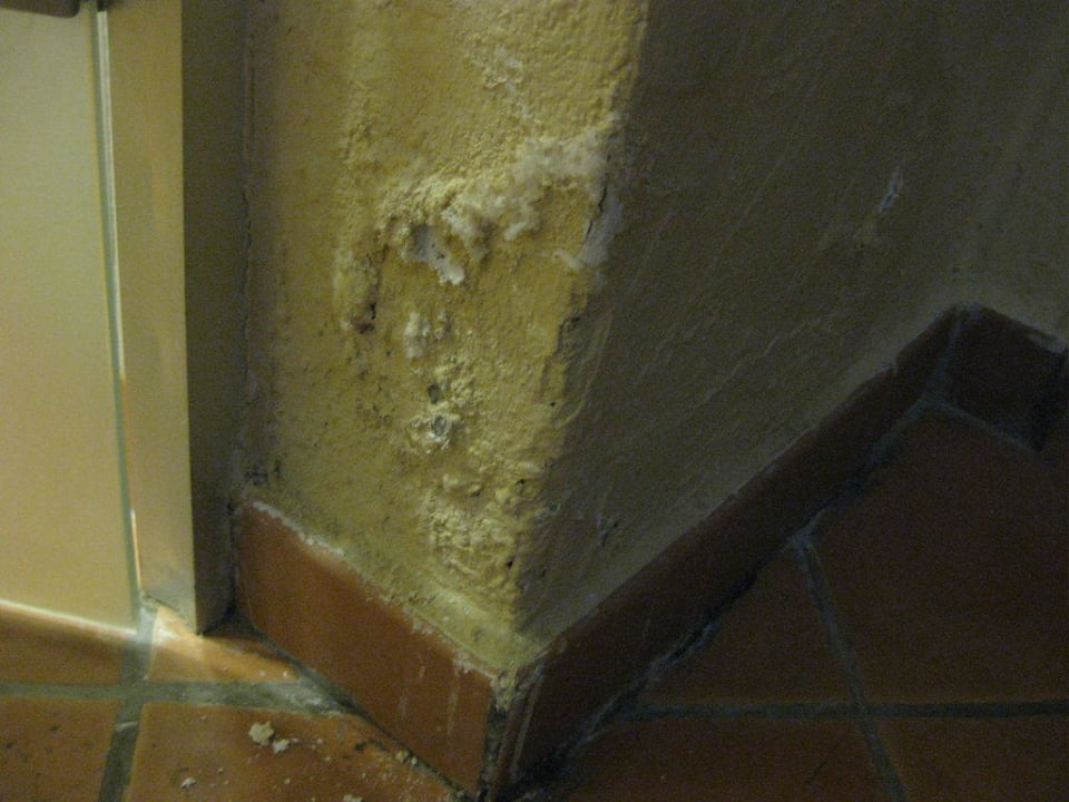 Schimmlige Wand db San Antonio Hotel + Spa