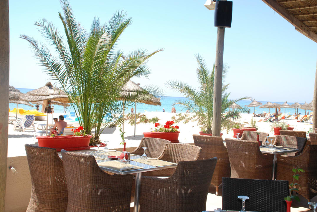 Beach restaurant Hotel Royal Nozha