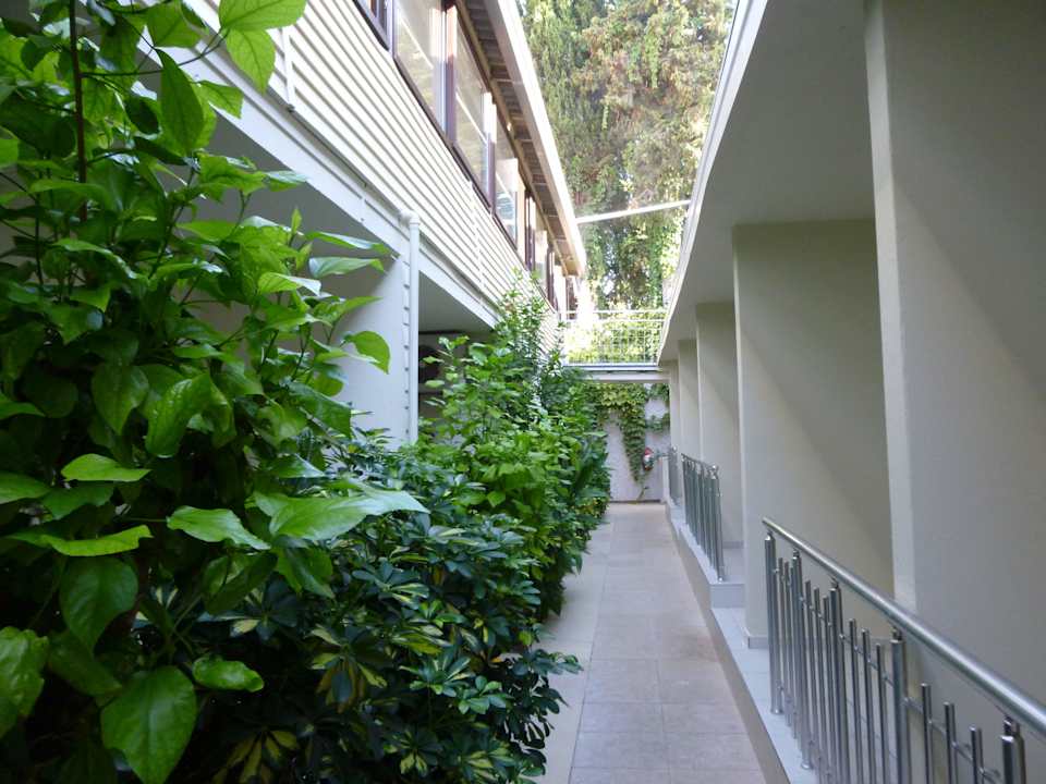 Bunkergasse rechts oben Poolbar links oben Speisesaal  Side Miami Beach