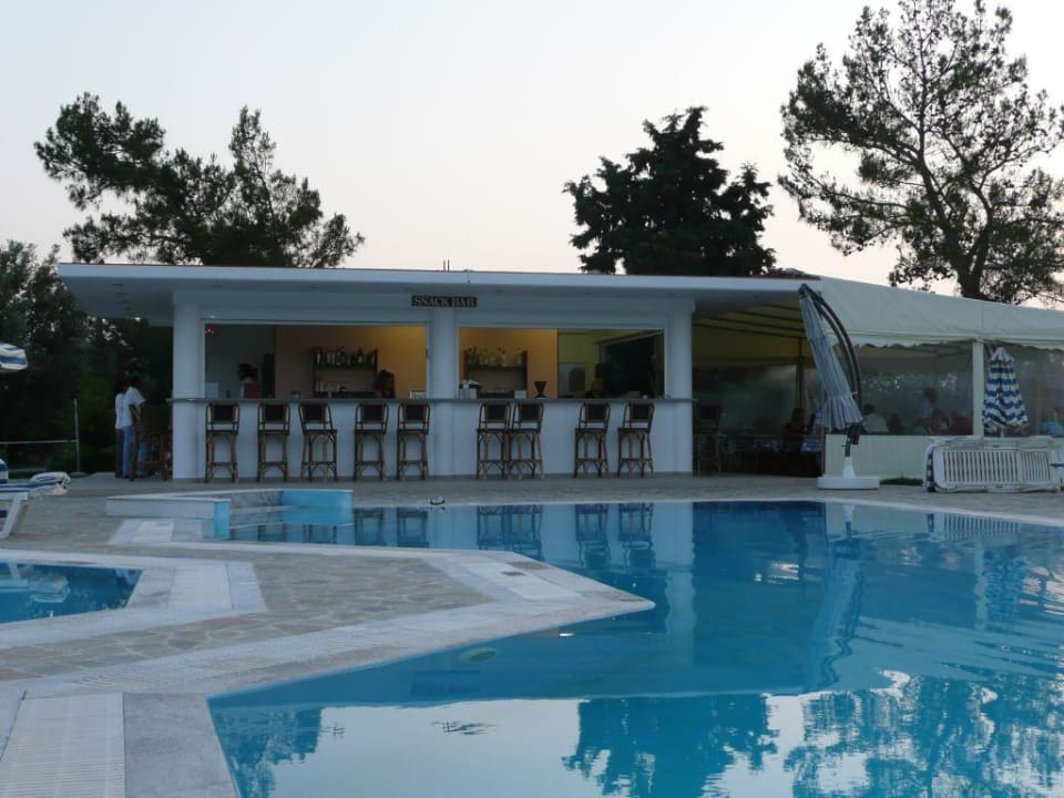 Poolbar und Frühstücksbereich Hotel Helena Christina