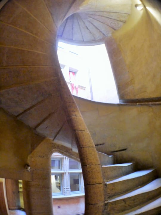 Treppenhaus in der Altstadt zum Appartement Mon Hotel Particulier