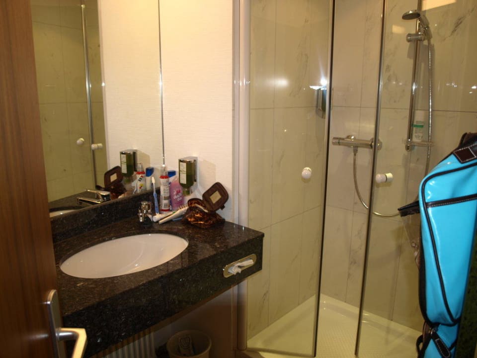 Bad im Doppelzimmer Alm- & Wellnesshotel Alpenhof