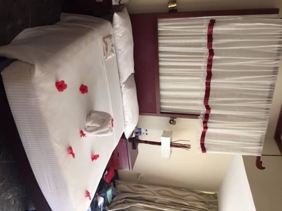 Deluxe Zimmer, täglich Blüten auf dem Bett Occidental Eden Beruwala, a member of Barcelo Hotel Group