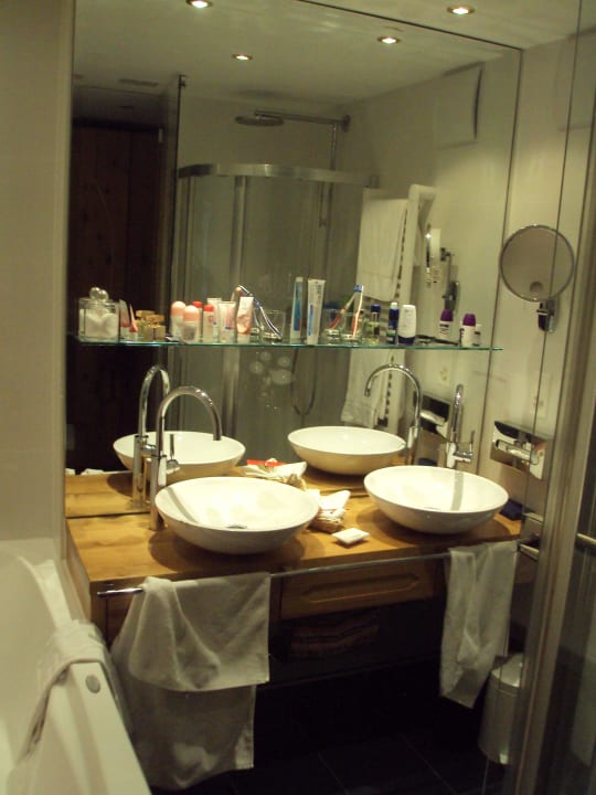 Badezimmer Walliserhof Grand-Hotel & Spa