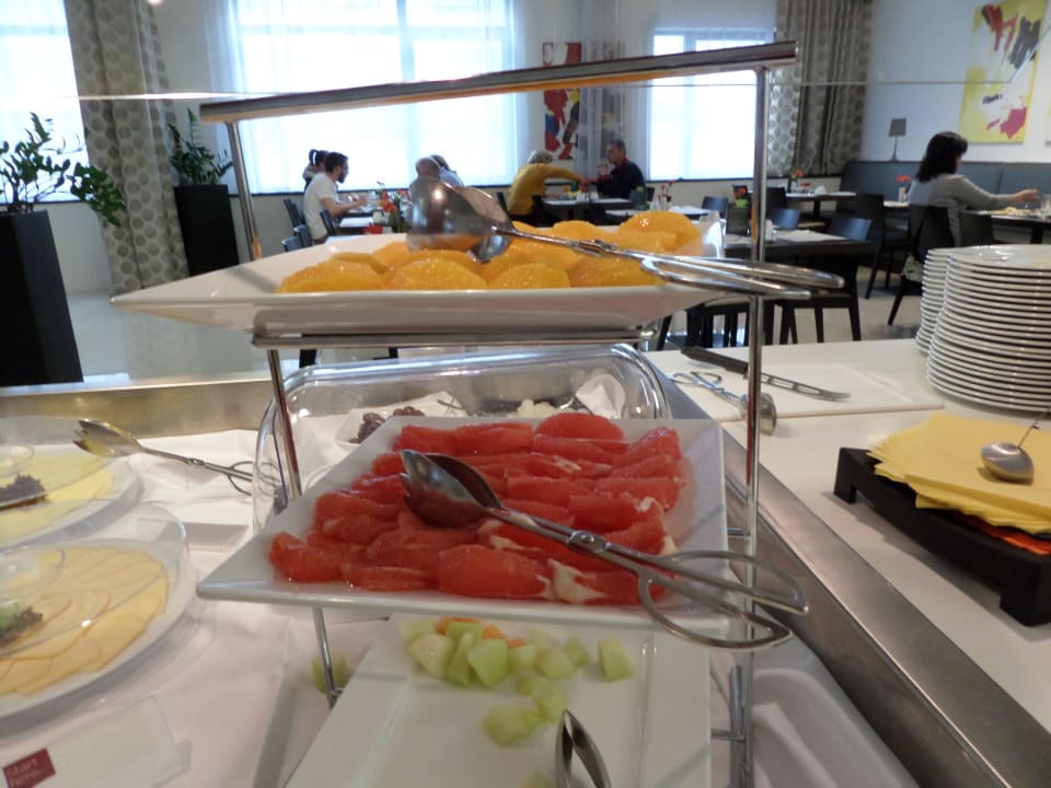 Frisches obst liebevoll hergerichtet AC Hotel by Marriott Bratislava Old Town