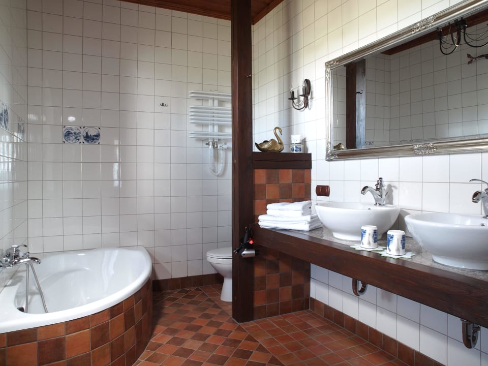 Łazienka pokoju numer 5 Dwór Stanica Rzeczna Łabędzie