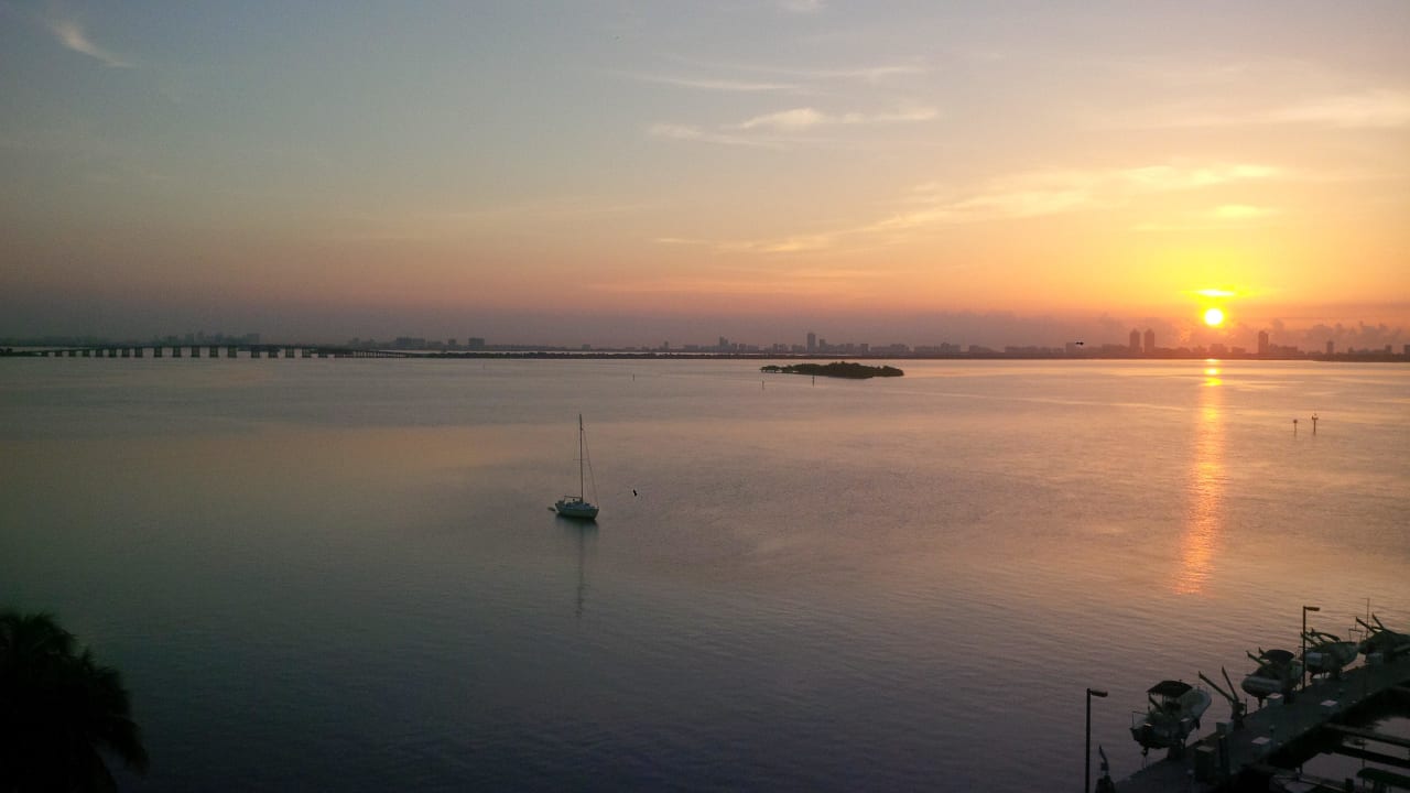 Sonnenaufgang DoubleTree by Hilton Grand Hotel Biscayne Bay