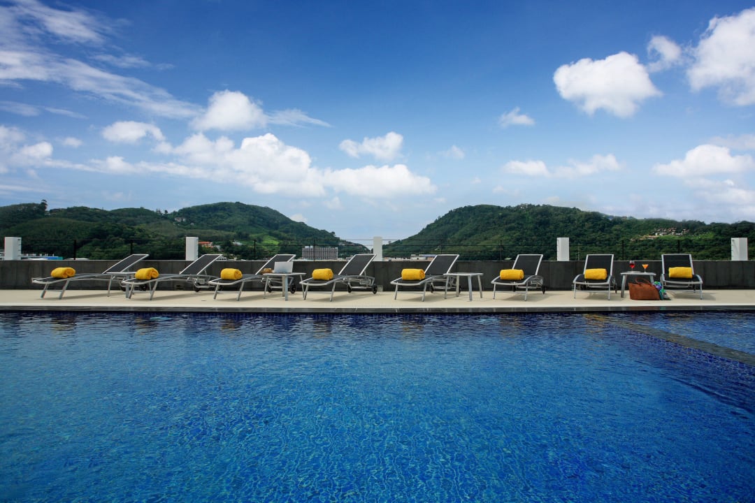 Rooftop Pool Ashlee Hub Hotel Patong