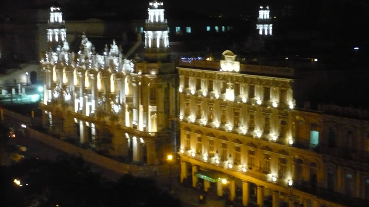 Blick von der Dachterrasse auf das Nationaltheater Hotel NH Parque Central Torre