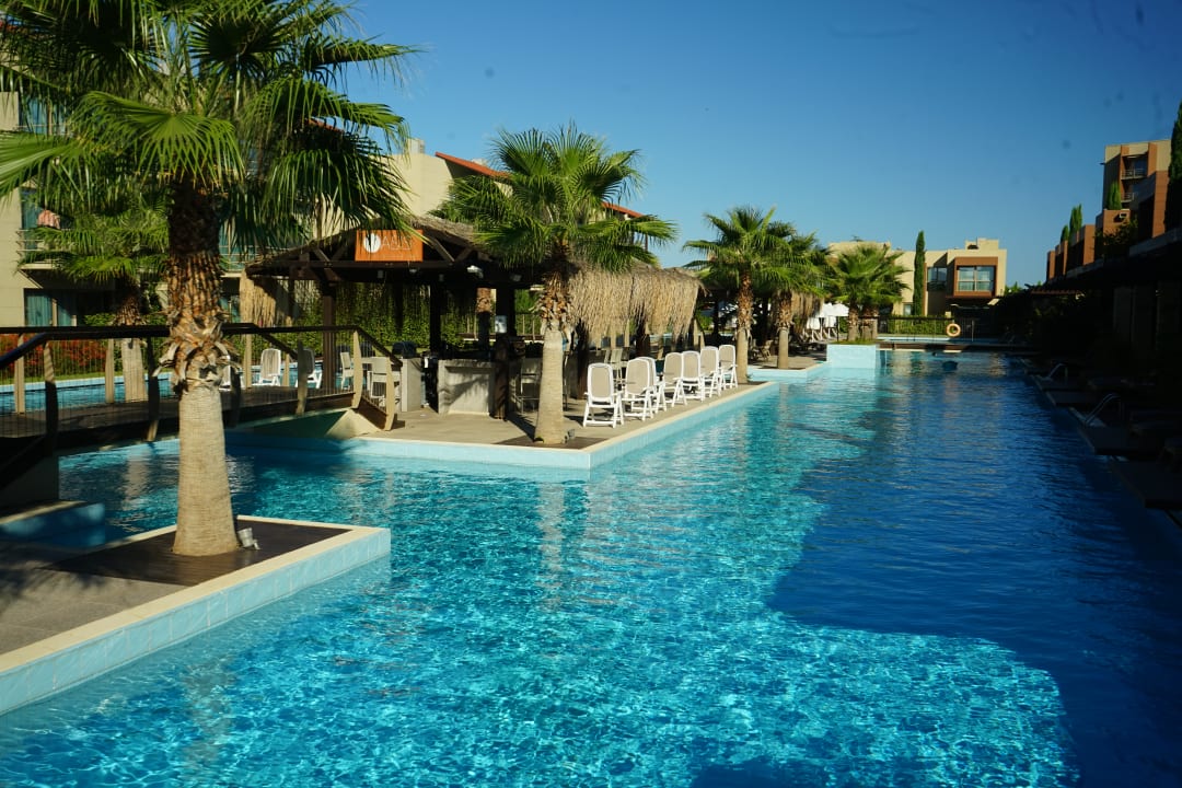 Pool Concorde Luxury Resort