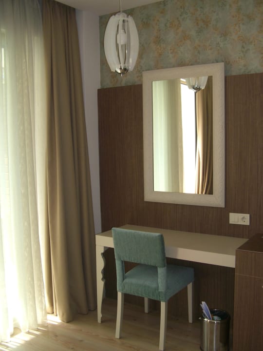 Zimmer Port Side Resort Hotel