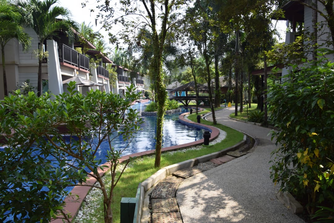 Der Pool im hnteren Bereich La Flora Khao Lak