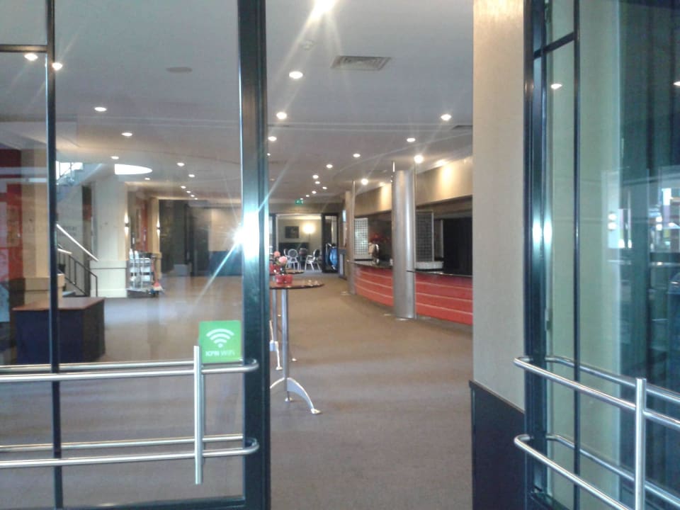 Theatereingang TheaterHotel De Oranjerie