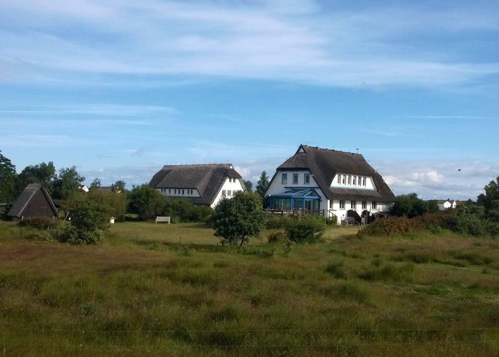 Vom Bodden aus gesehen (rechts das Seminarhaus) Süderhaus Hiddensee