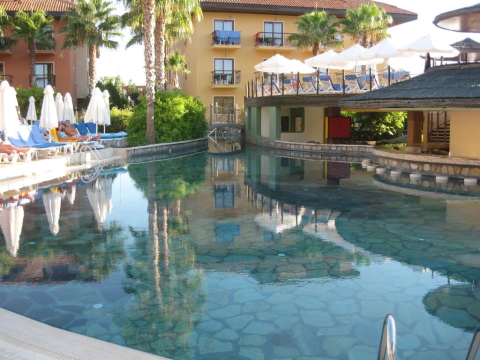 Poolbar Grand Aqua Club Grand Side