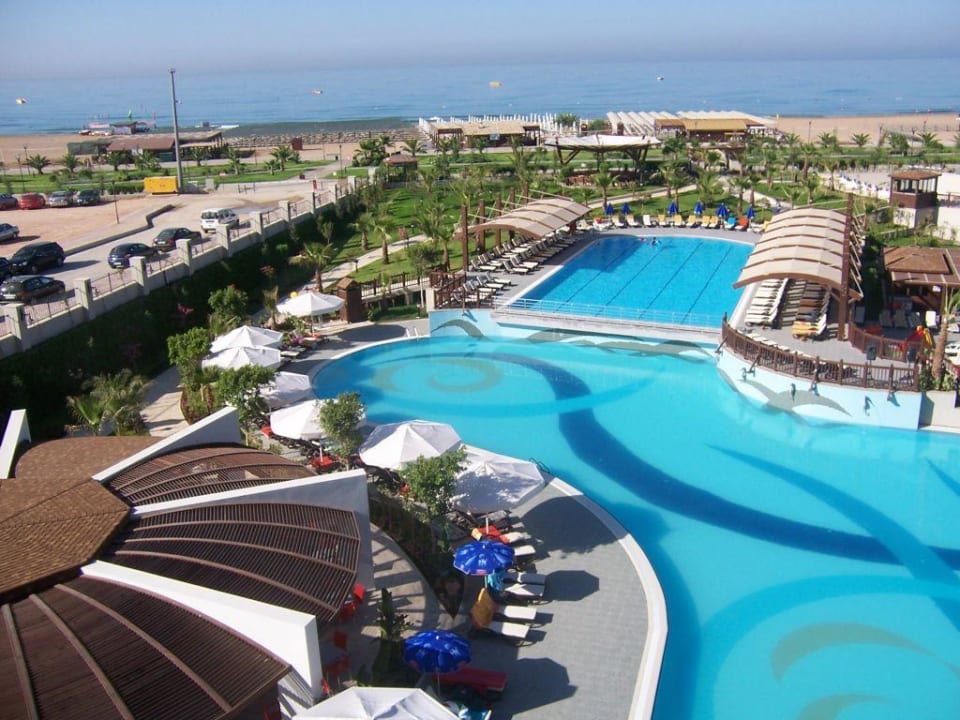 Blick auf Pool und Meer Aydinbey Kings Palace & Spa