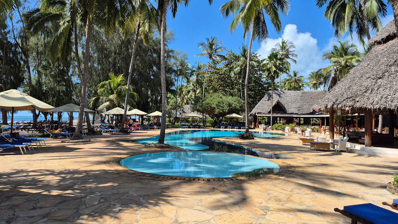 Pool Bluebay Beach Resort & Spa