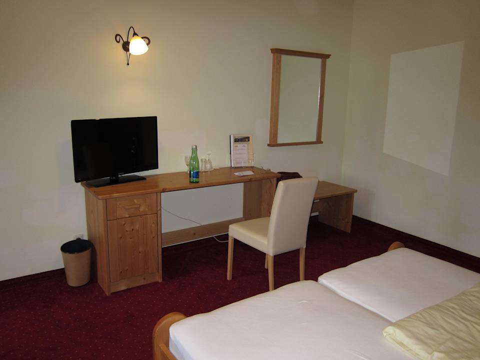 Platz für Laptop  Hotel Alpenhof Brixen