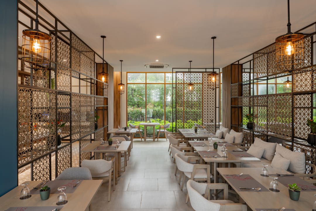 Gastro Bella Nara Phuket Naiyang Beach