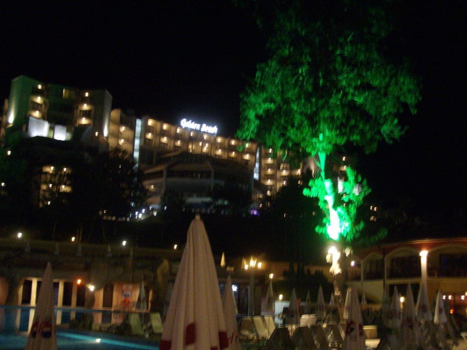 Poolanlage bei Nacht GRIFID Aqua Club Bolero