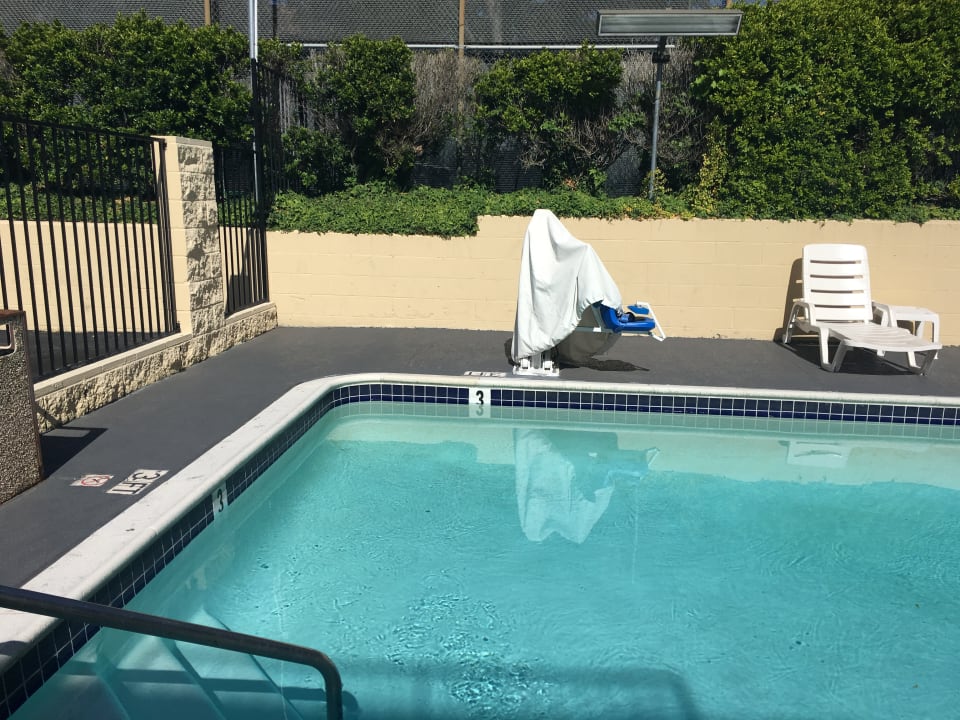 Pool Howard Johnson Inn San Diego Hotel Circle - Sea World Area