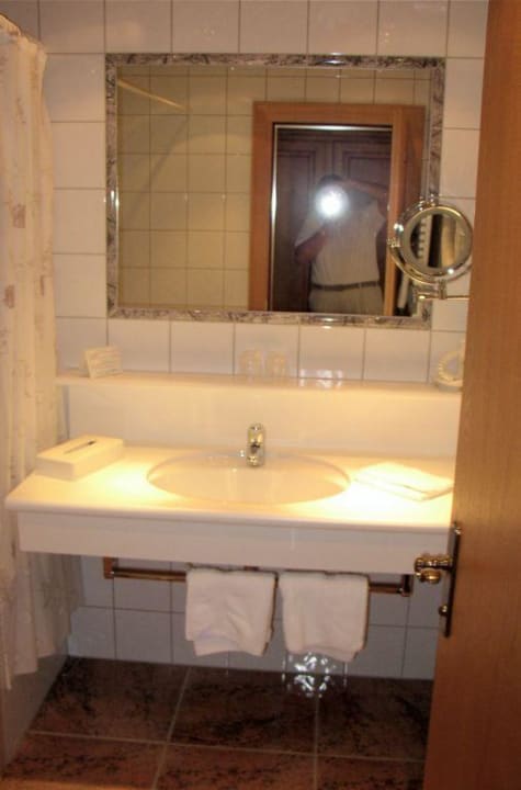 Teilansicht des separaten Badezimmers Hotel Zur Pfeffermühle