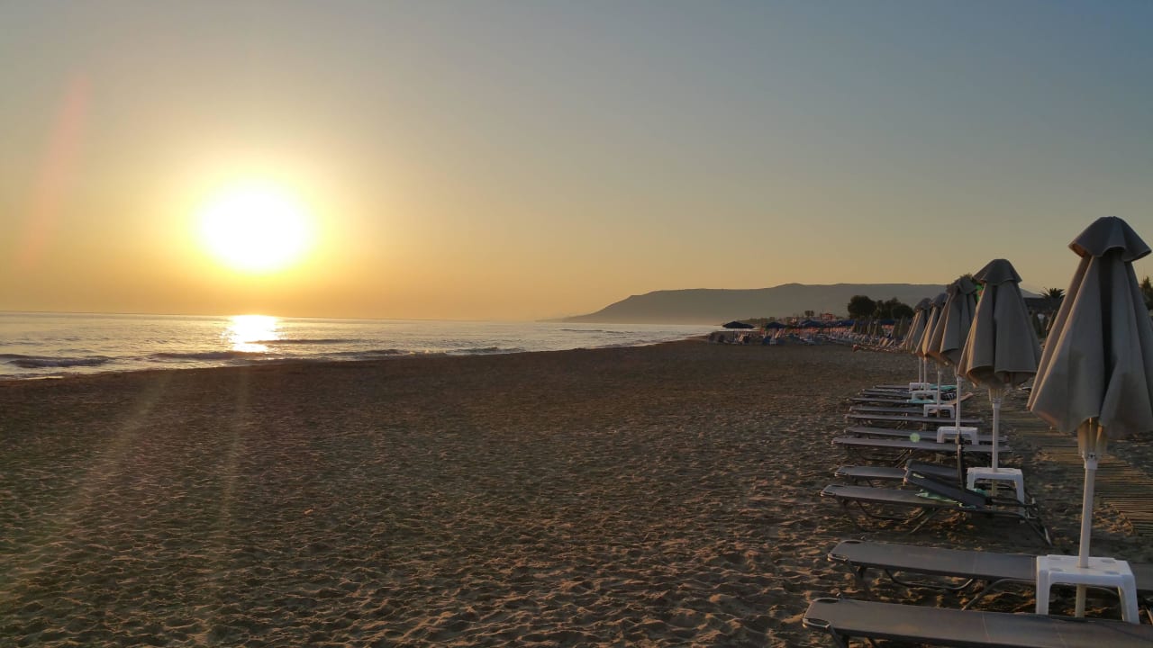 Morgendlicher Sonnenaufgang Vantaris Luxury Beach Resort