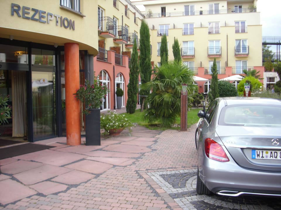 Einfahrt Hotel Villa Toskana