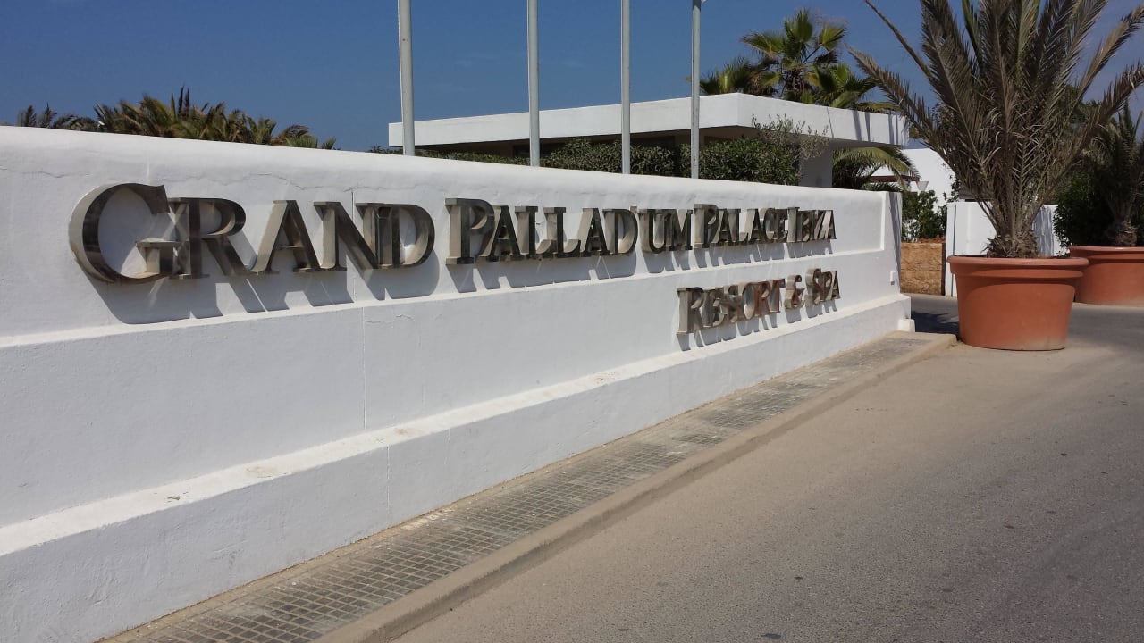 Entrada  Grand Palladium Select Palace Ibiza