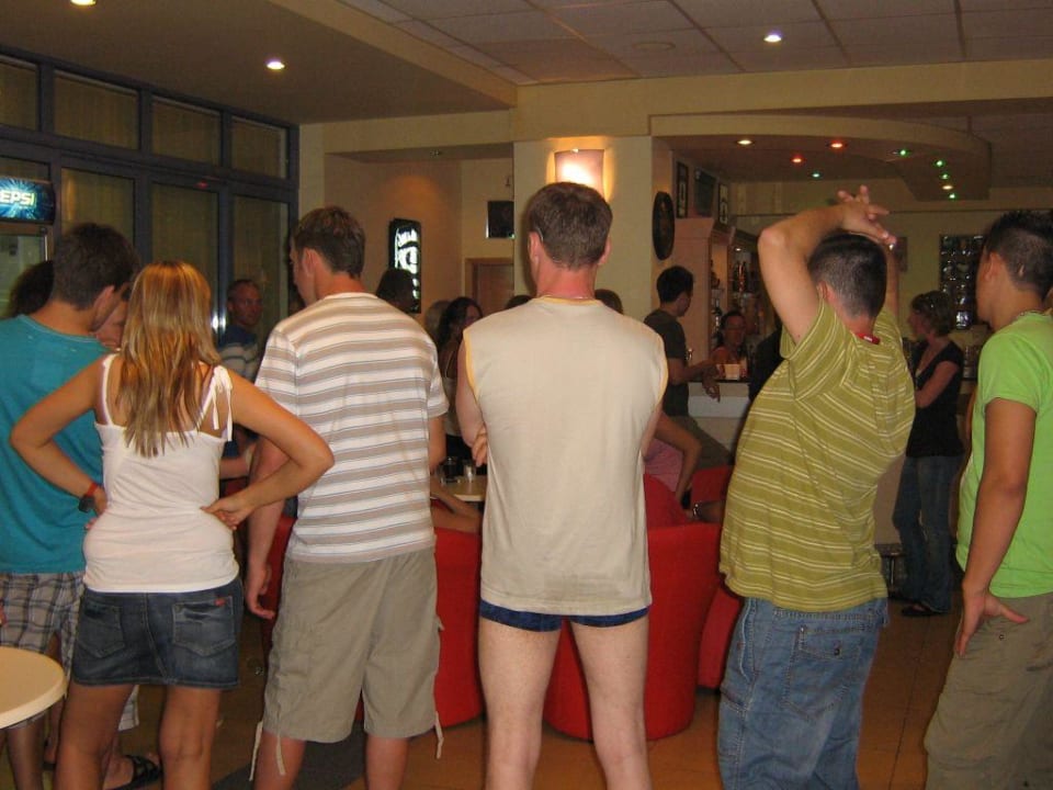 Die Schlange am Bonautomat wächst und wächst Hotel Baikal