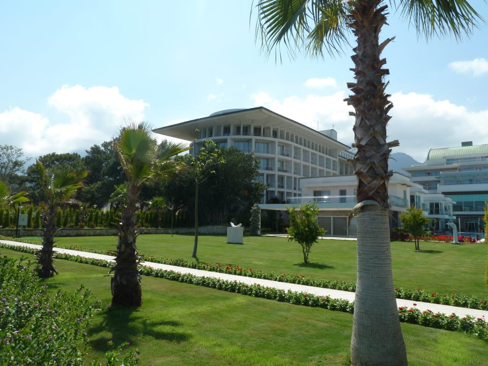 Garten mit Blick auf das Hotel Kilikya Palace Göynük