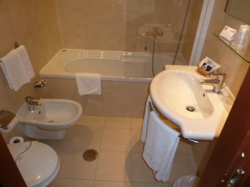 Bad mit Duschwanne C-Hotels Club House