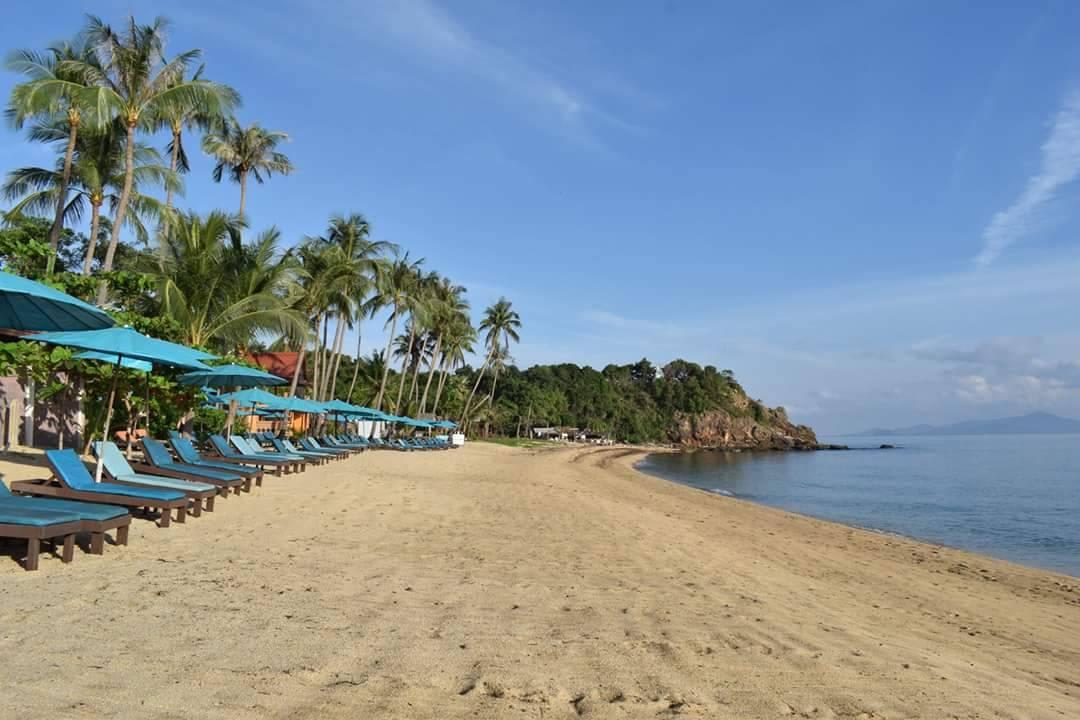 Hotelstrand - Anfangs fast leer! Pinnacle Samui Resort