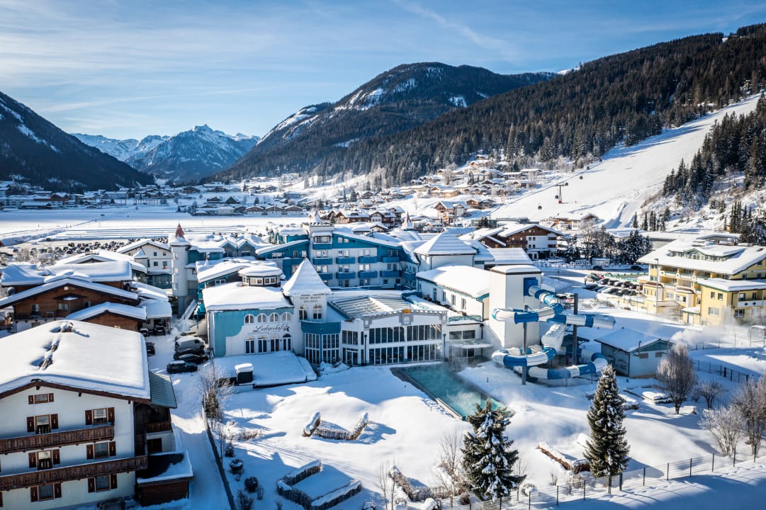 Außenansicht Schlosshotel Lacknerhof