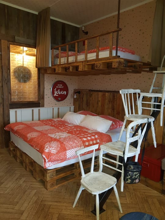 Zimmer Alles Paletti Karls Upcycling Hotel