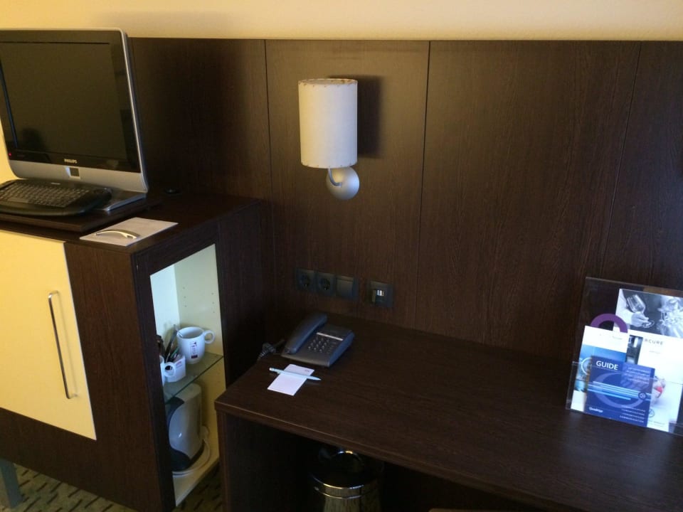 TV-Minibar-Shreibtisch Grand Hotel Bregenz - Mgallery