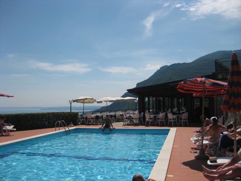 Pool am Restaurant Hotel & Residence La Rotonda