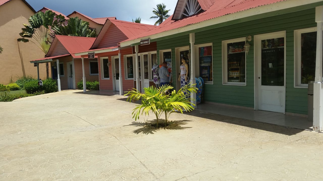 Da war ein Geldautomat, Doktor und Souvenirshop Punta Cana Princess All Suites Resort & Spa