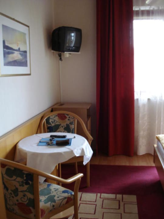 TV und Kühlschrank vorhanden Pension Die Herberge