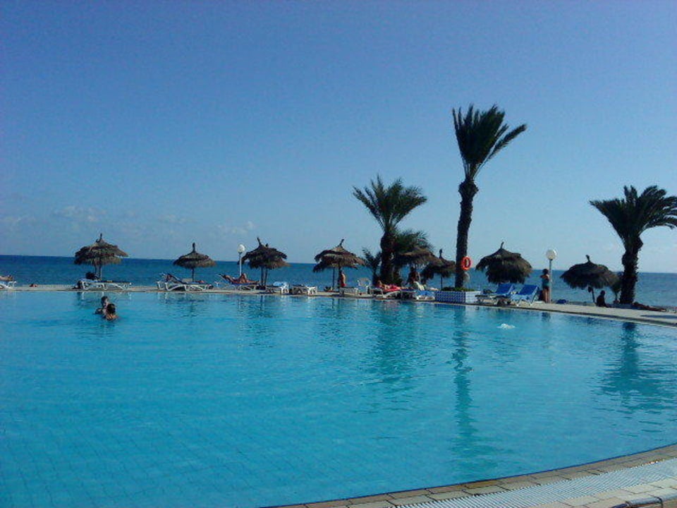Ein Pool von vielen Hotel El Mouradi Djerba Menzel