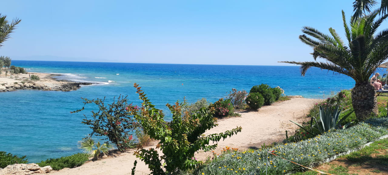 Strand Crystal Springs Beach Hotel