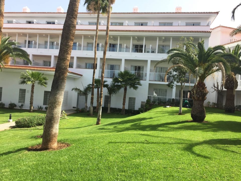 Ansicht vom Poolbereich aus Hotel Riu Arecas - Adults only