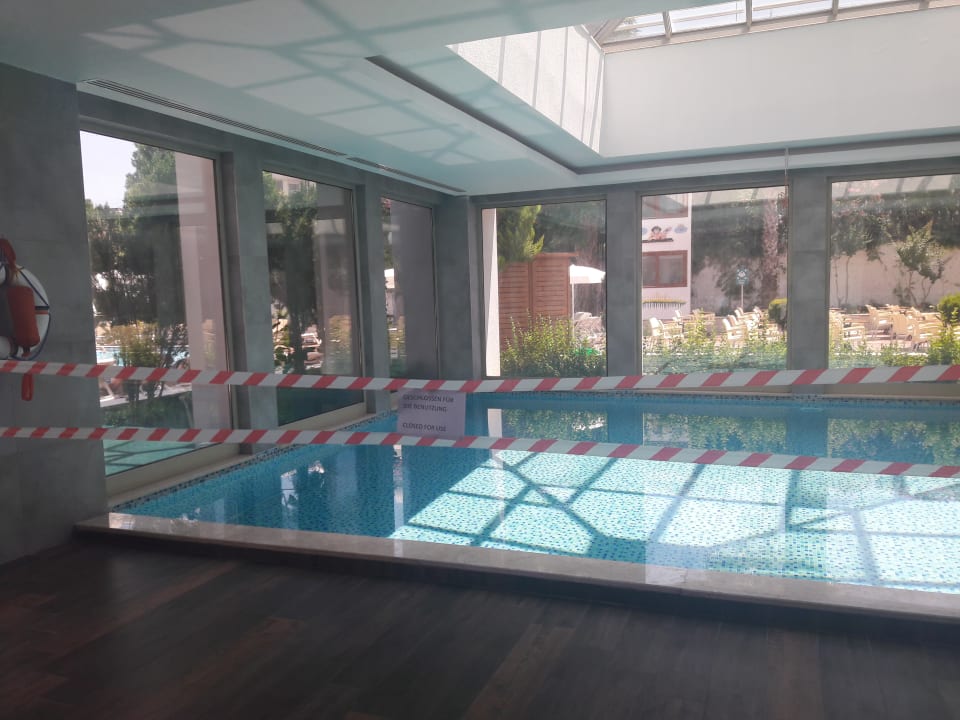 Pool Side Aquamarin Resort & Spa