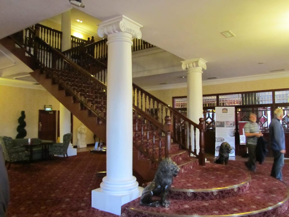 Treppe zum 1.Stock Sheldon Park Hotel and Leisure Club