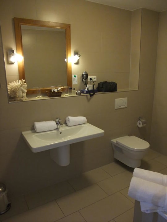 Doppelzimmer - Badezimmer Hotel Ampervilla