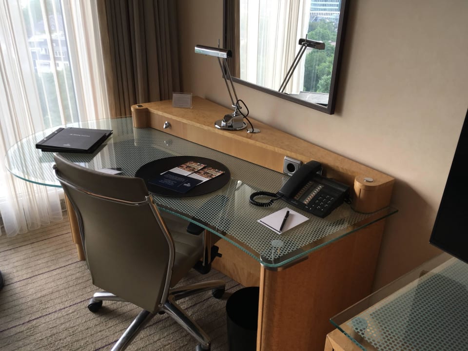 Schreibtisch Hilton Frankfurt City Centre